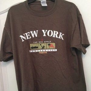 GILDAN MENS NEW YORK LARGE BROWN GRAPHIC T-SHIRT
